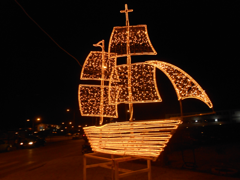 christmas-ship-decoration-2-800x600